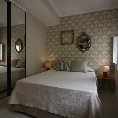 Nas Tres Janelas Apartment